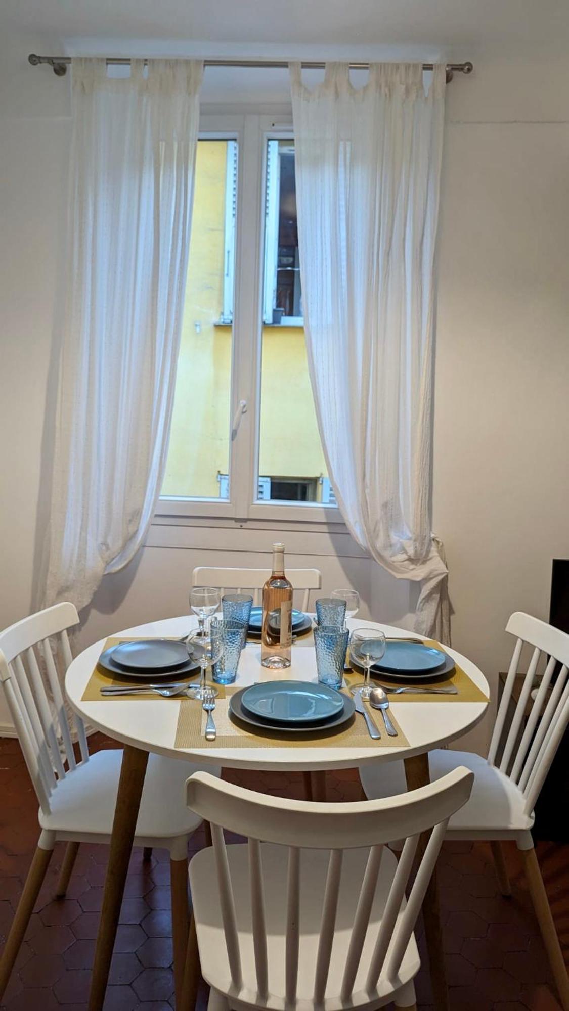 Typique - 2 Bedrooms,typical Apartment-old Town Appartement Nice