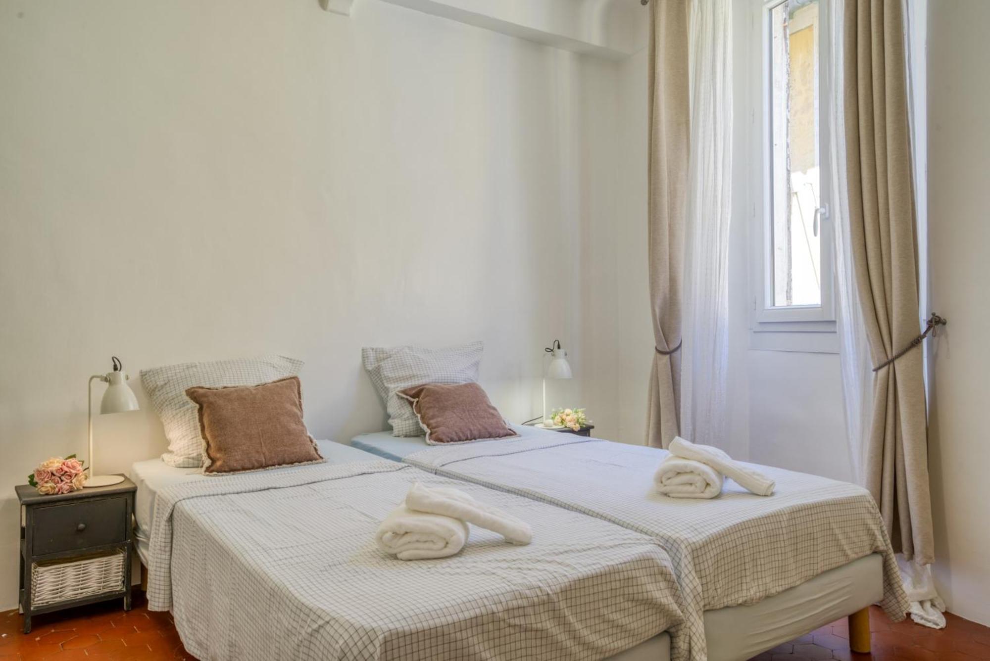 Typique - 2 Bedrooms,typical Apartment-old Town Appartement