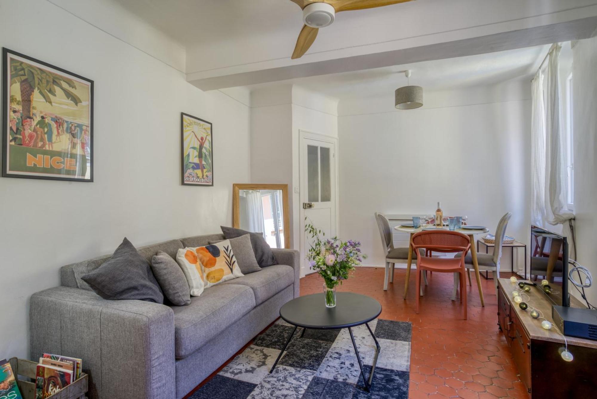 Typique - 2 Bedrooms,typical Apartment-old Town Appartement