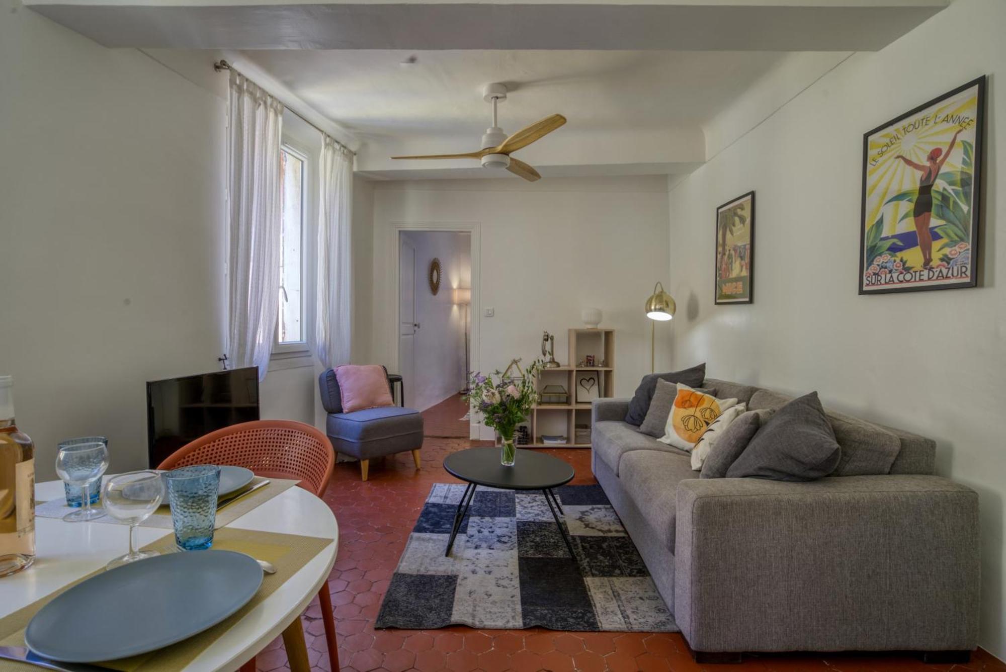 Typique - 2 Bedrooms,typical Apartment-old Town