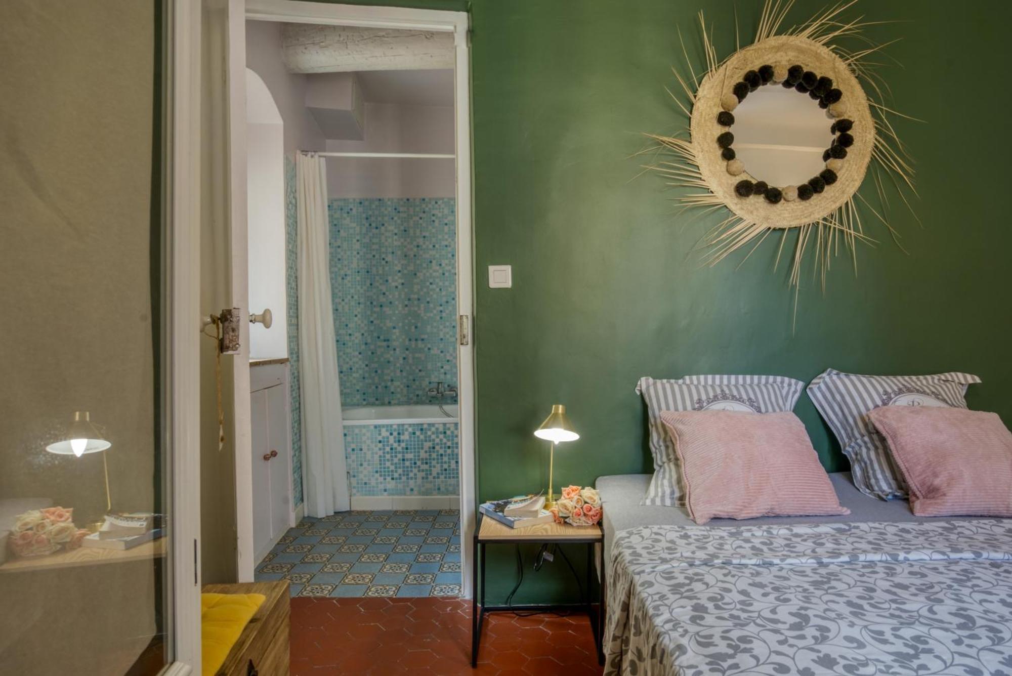 Typique - 2 Bedrooms,typical Apartment-old Town