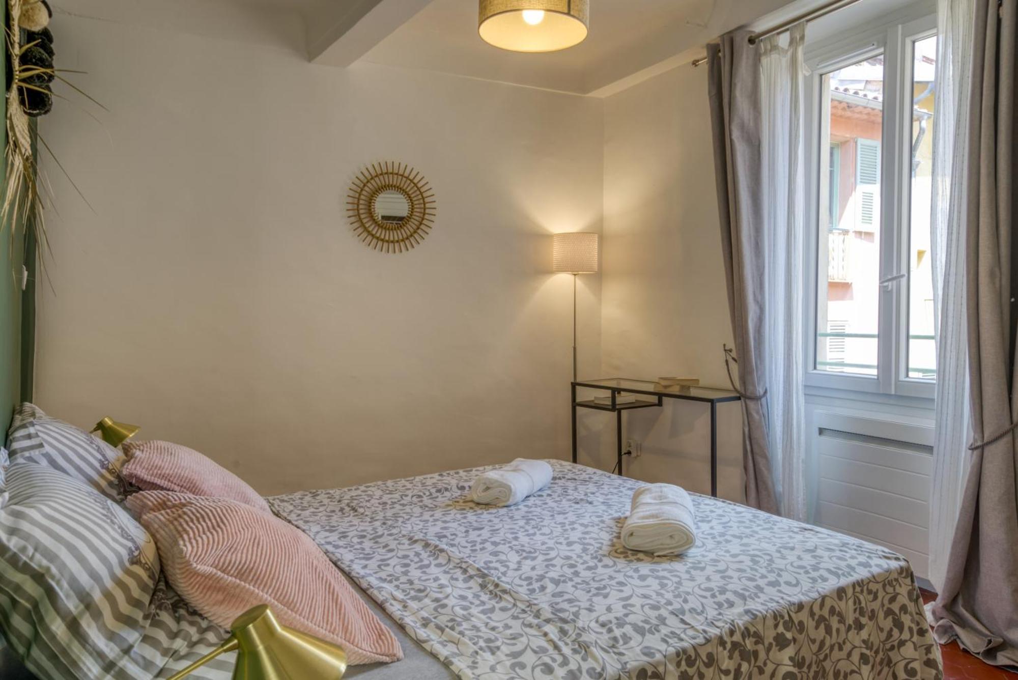 Typique - 2 Bedrooms,typical Apartment-old Town Nice