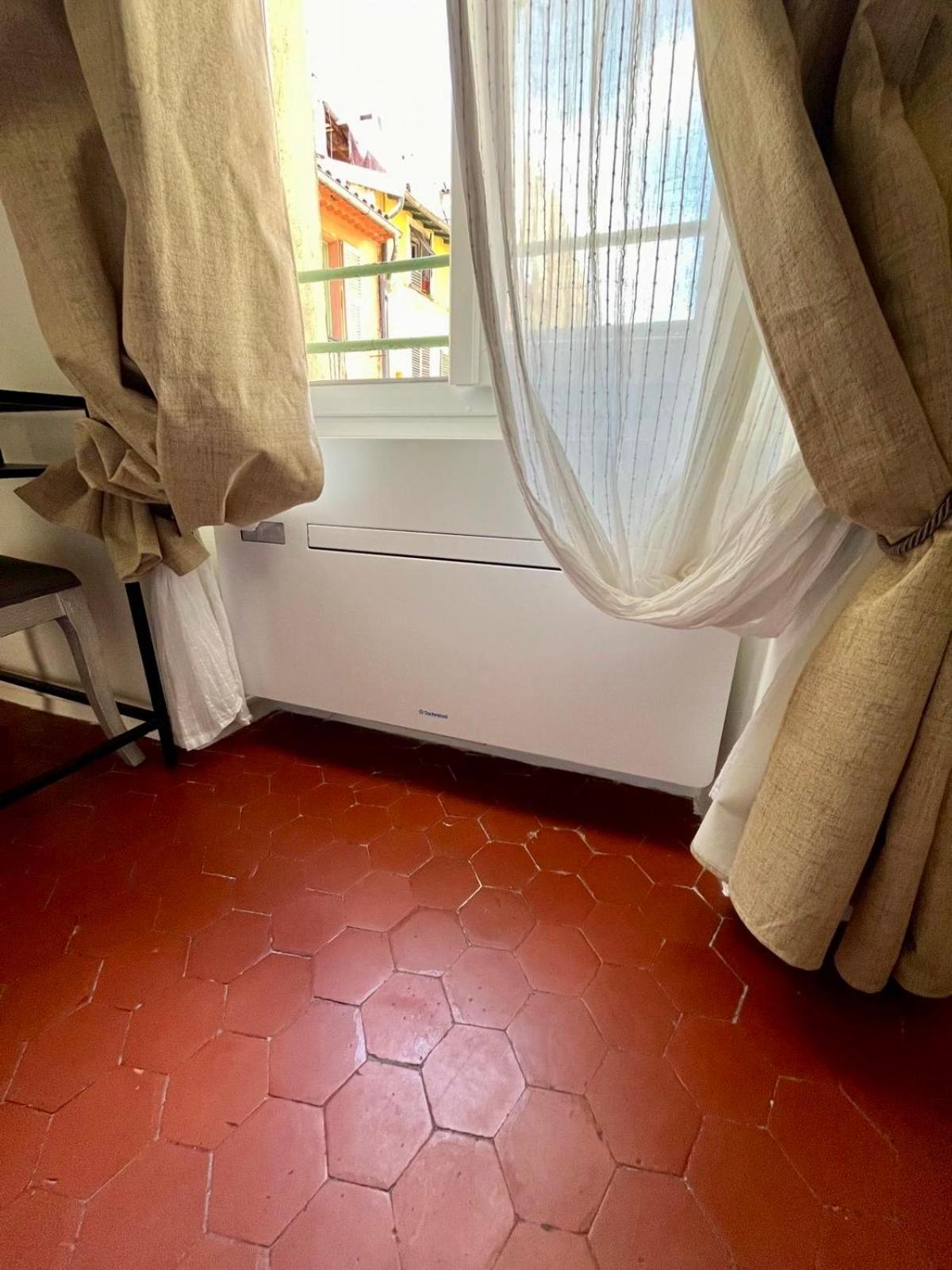 Appartement Typique - 2 Bedrooms,typical Apartment-old Town Nice